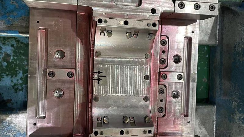 双色注塑模具：技术标准解析与应用